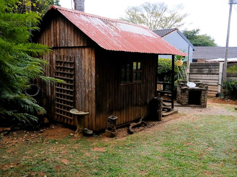 Charming 2 Bedroom Ground-Floor Apartment with Private Garden in a Secure Lifestyle Complex - Photo 5