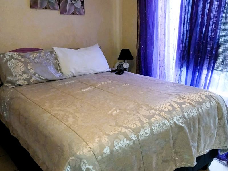 Charming 2 Bedroom Ground-Floor Apartment with Private Garden in a Secure Lifestyle Complex - Photo 3