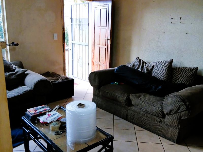 Charming 2 Bedroom Ground-Floor Apartment with Private Garden in a Secure Lifestyle Complex - Photo 8