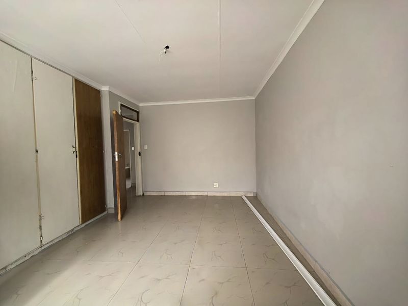 Spacious 3-Bedroom Family Home to Rent in Vaalpark - Photo 9