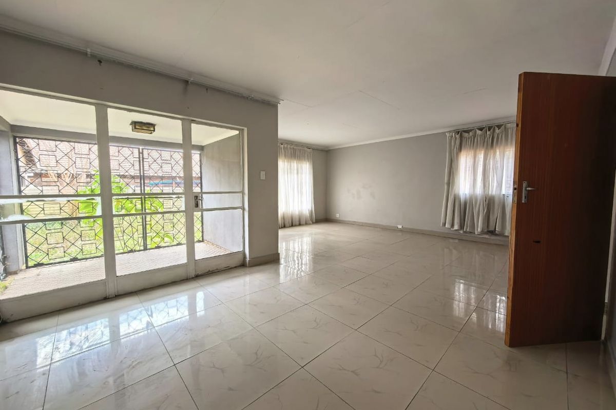 Spacious 3-Bedroom Family Home to Rent in Vaalpark - Photo 2