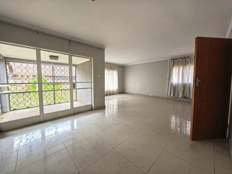Spacious 3-Bedroom Family Home to Rent in Vaalpark - Photo 2