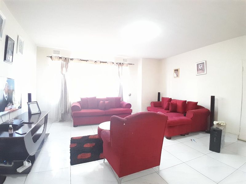 Welcome to this very spacious 3-bedroom flat. - Photo 4