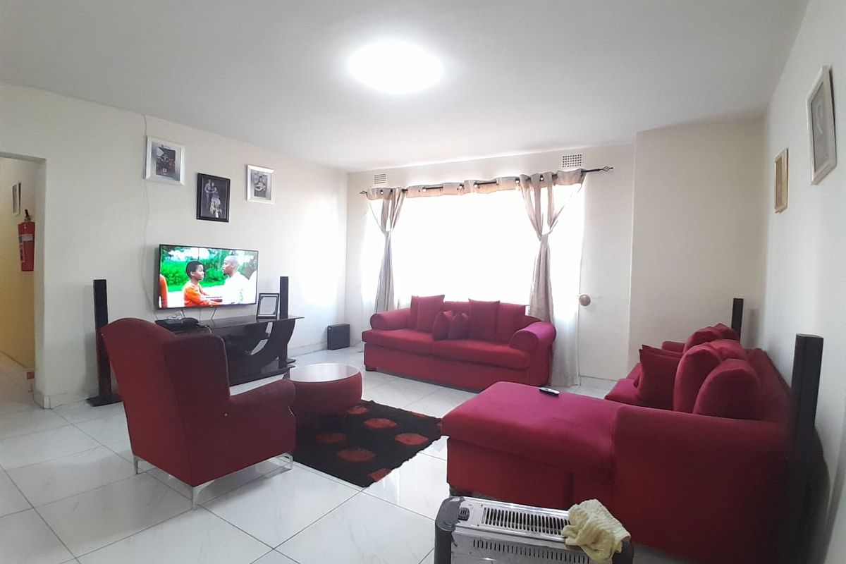 Welcome to this very spacious 3-bedroom flat. - Photo 3
