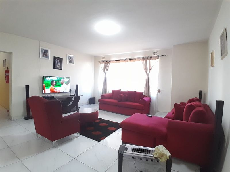 Welcome to this very spacious 3-bedroom flat. - Photo 3