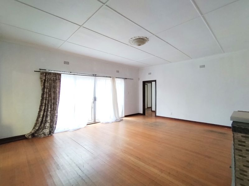 Enormous 4 Bedroom House To-Let In Dalview! - Photo 5