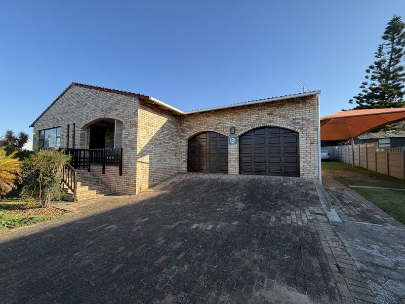Family home n Wavecrest - Photo 1