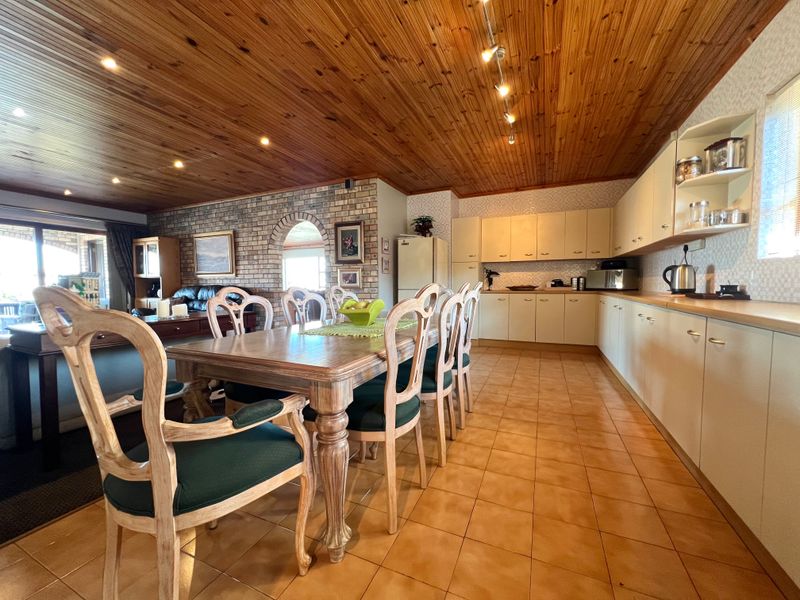 Family home n Wavecrest - Photo 8
