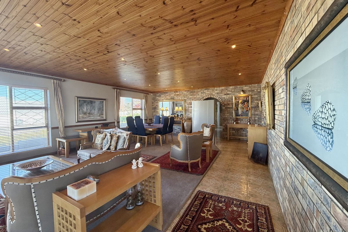Family home n Wavecrest - Photo 4