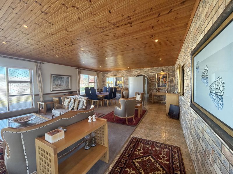 Family home n Wavecrest - Photo 4