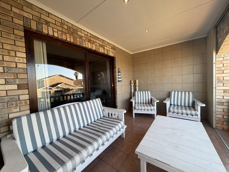 Family home n Wavecrest - Photo 3