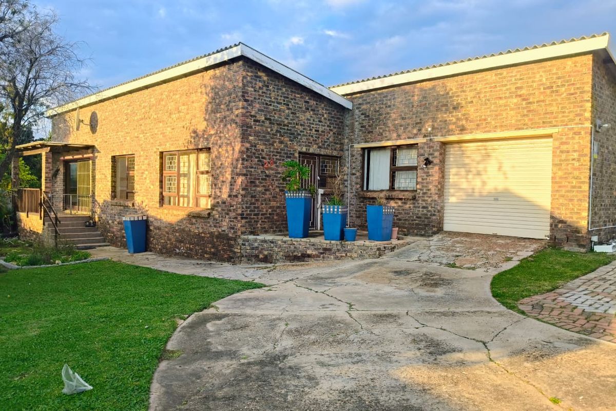 Property in prime  location - Photo 2