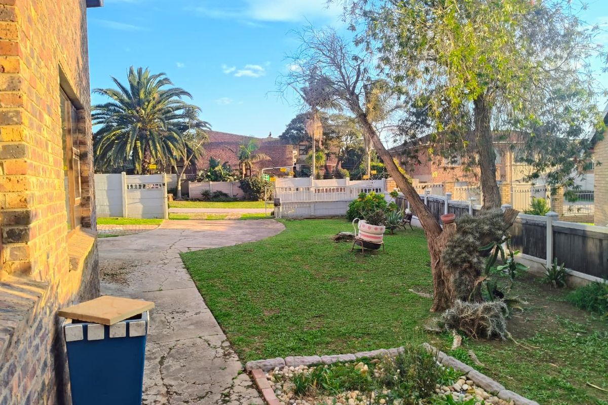 Property in prime  location - Photo 4