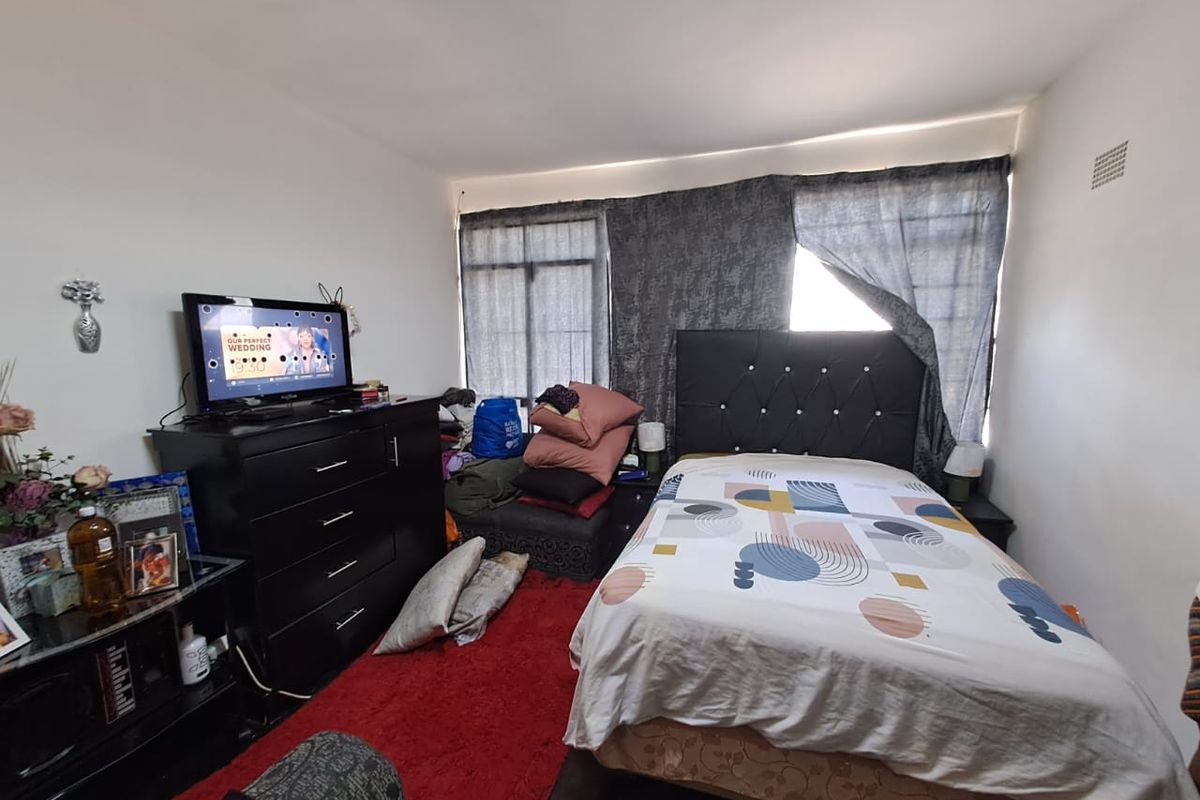 Buyers or Investors Bachelor Flat for Sale at a  Bargain Price in Vereeniging Central. - Photo 4