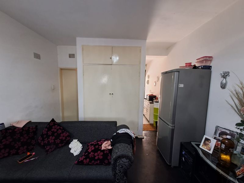 Buyers or Investors Bachelor Flat for Sale at a  Bargain Price in Vereeniging Central. - Photo 3