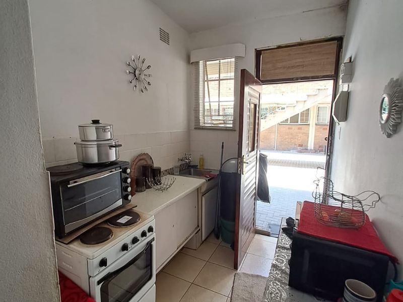 Buyers or Investors Bachelor Flat for Sale at a  Bargain Price in Vereeniging Central. - Photo 5