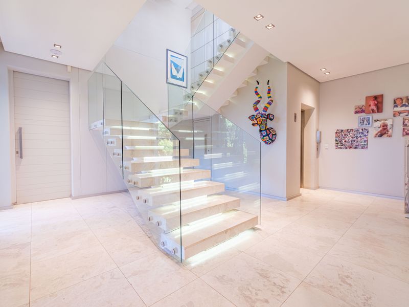 Unrivalled Luxury Coastal Residence with Lift, Cinema & Panoramic Sea Views - Photo 3