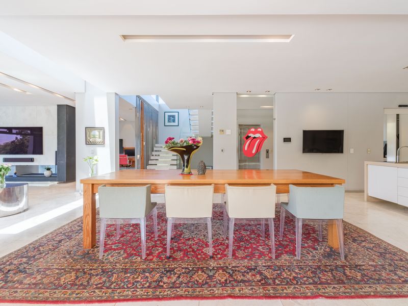 Unrivalled Luxury Coastal Residence with Lift, Cinema & Panoramic Sea Views - Photo 8