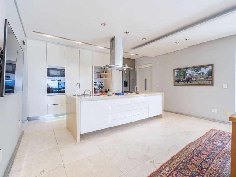 Unrivalled Luxury Coastal Residence with Lift, Cinema & Panoramic Sea Views - Photo 6