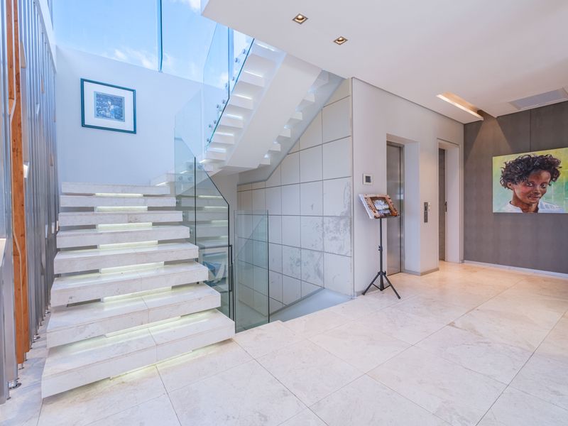 Unrivalled Luxury Coastal Residence with Lift, Cinema & Panoramic Sea Views - Photo 4