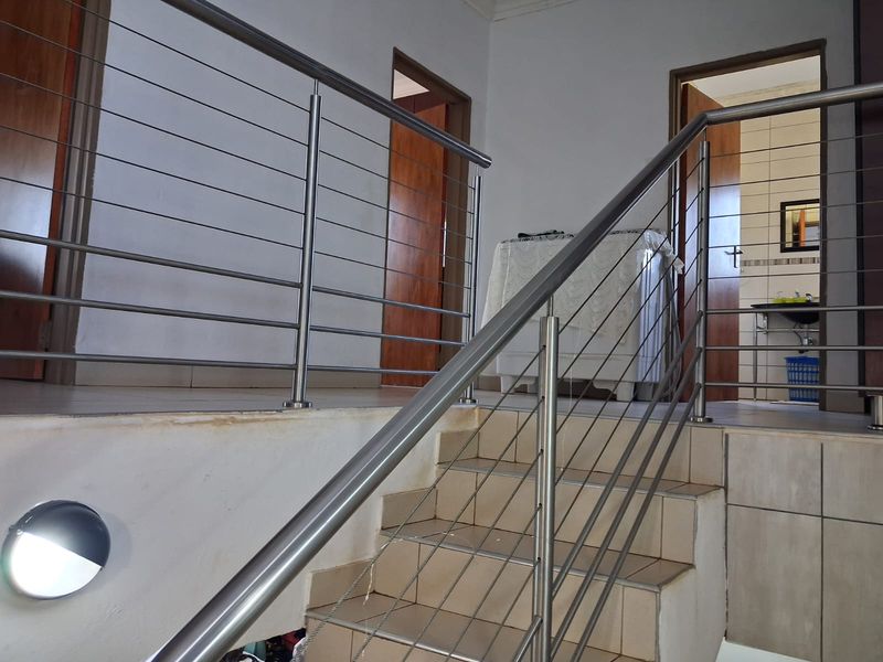 Modern double storey family home To Let - Photo 2