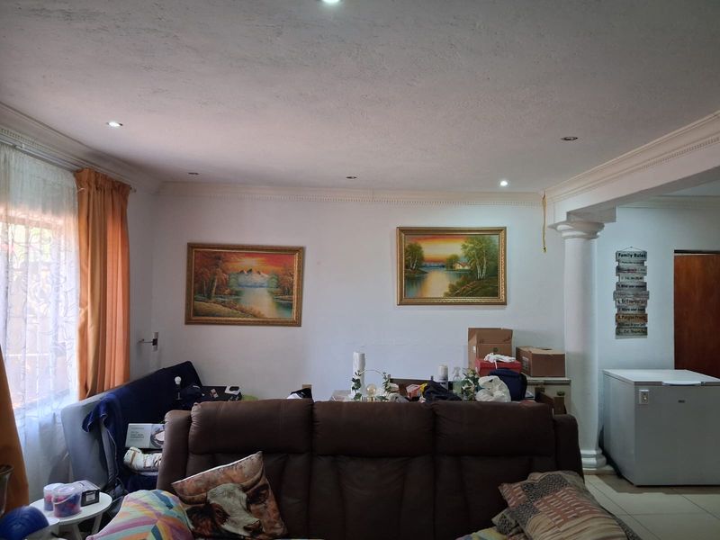 Modern double storey family home To Let - Photo 6