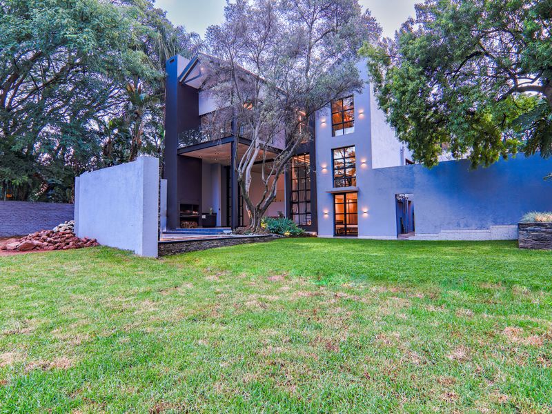 Bespoke Architectural Masterpiece in Waterkloof - Photo 10
