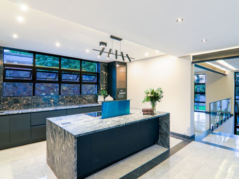 Bespoke Architectural Masterpiece in Waterkloof - Photo 7