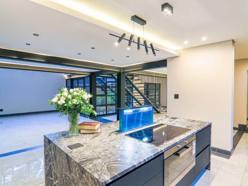 Bespoke Architectural Masterpiece in Waterkloof - Photo 6