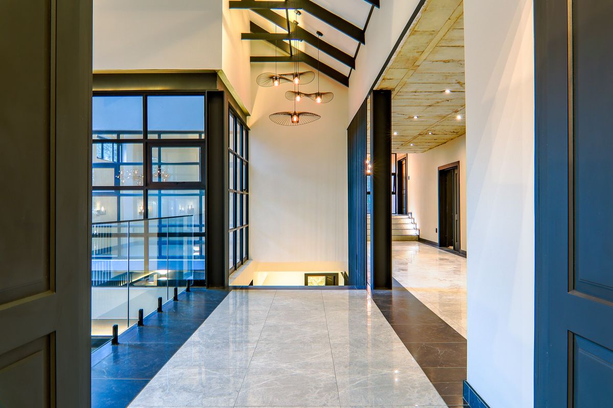 Bespoke Architectural Masterpiece in Waterkloof - Photo 3