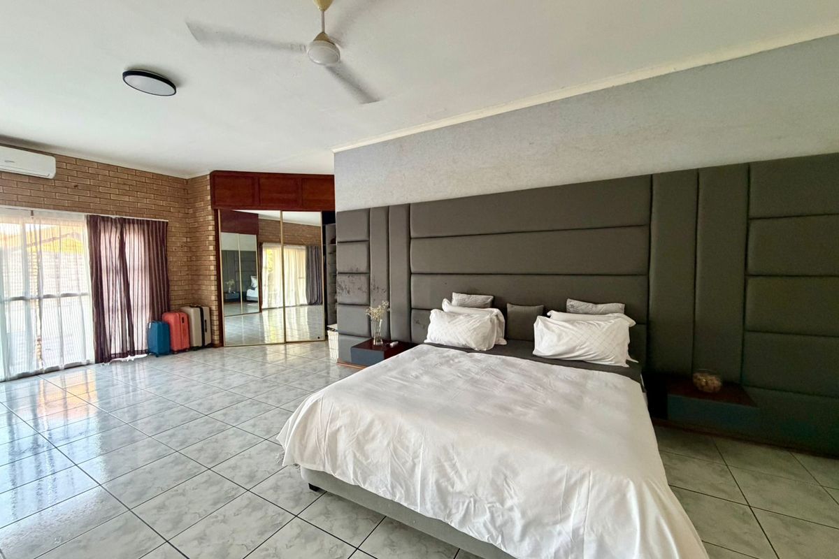Spacious Family Home for Sale in Meerensee - Photo 4