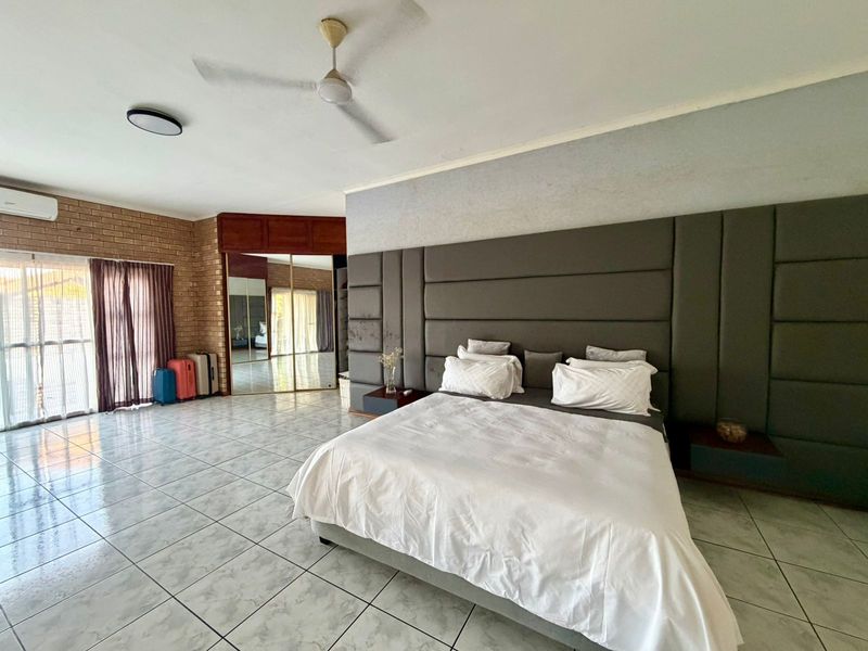 Spacious Family Home for Sale in Meerensee - Photo 4