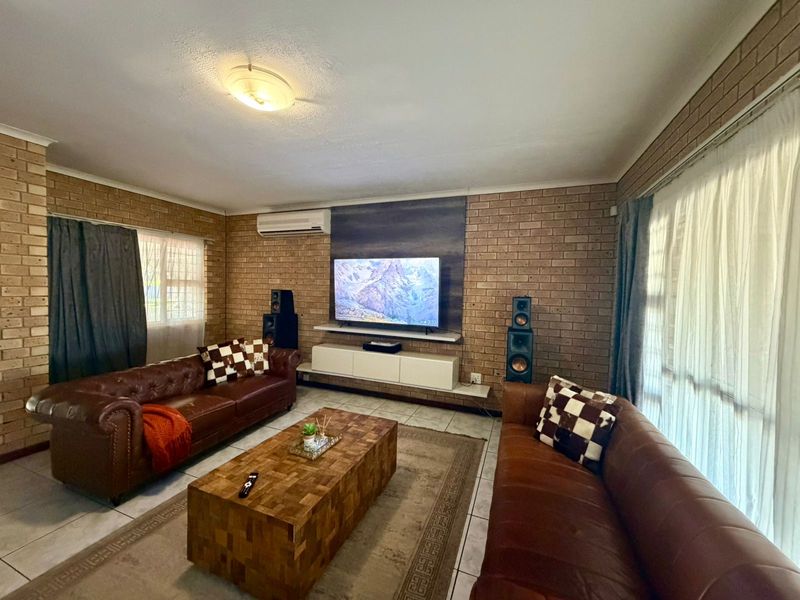 Spacious Family Home for Sale in Meerensee - Photo 10