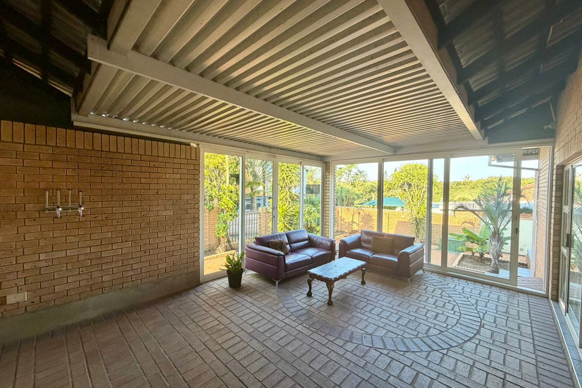Spacious Family Home for Sale in Meerensee - Photo 3