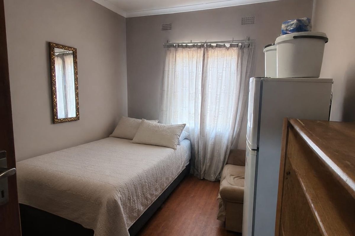 SPACIOUS 3 BEDROOM HOME WITH ENDLESS POTENTIAL IN PEACEHAVEN. - Photo 5