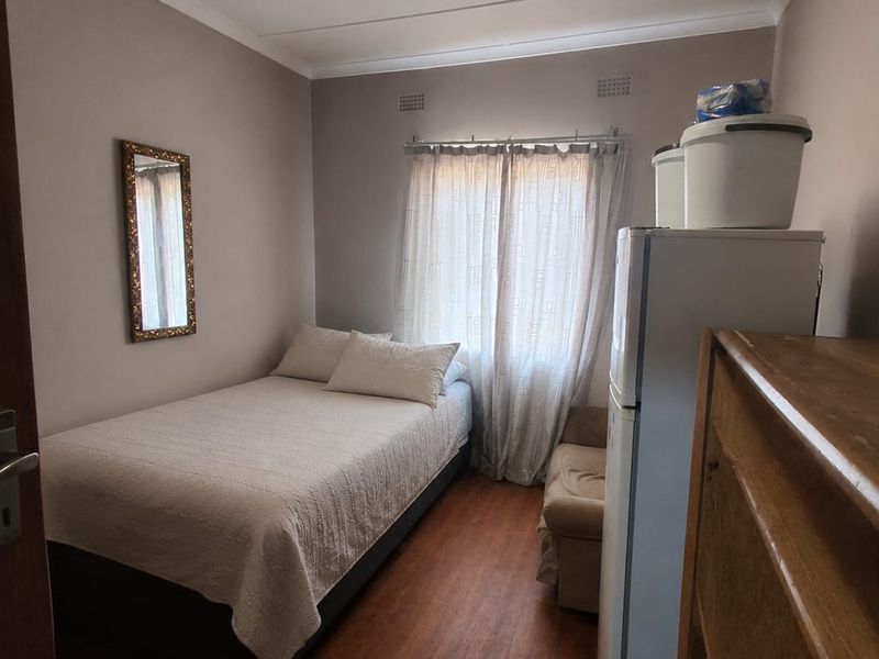 SPACIOUS 3 BEDROOM HOME WITH ENDLESS POTENTIAL IN PEACEHAVEN. - Photo 5