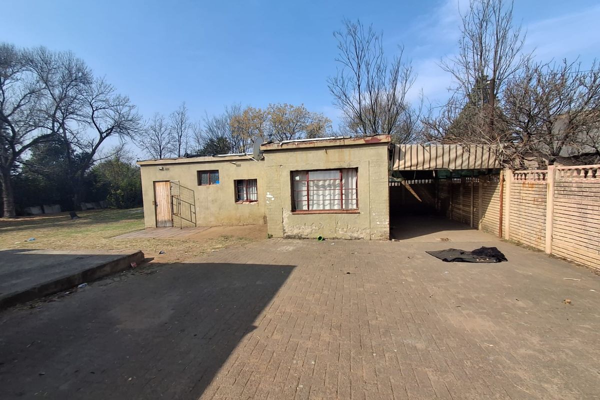 SPACIOUS 3 BEDROOM HOME WITH ENDLESS POTENTIAL IN PEACEHAVEN. - Photo 3