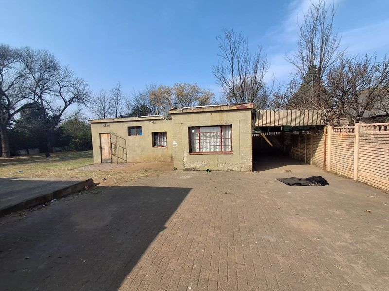 SPACIOUS 3 BEDROOM HOME WITH ENDLESS POTENTIAL IN PEACEHAVEN. - Photo 3