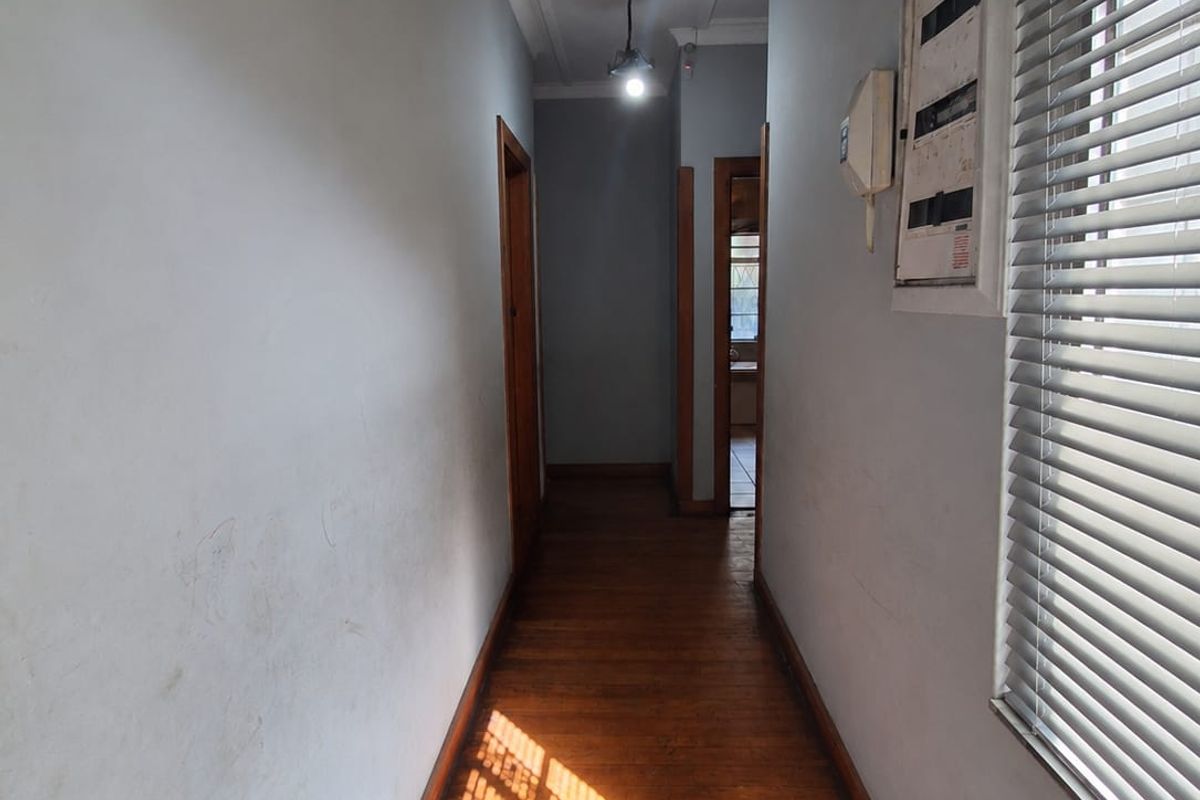 SPACIOUS 3 BEDROOM HOME WITH ENDLESS POTENTIAL IN PEACEHAVEN. - Photo 4
