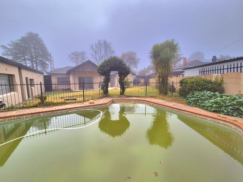 Enormous 4 Bedroom House For Sale In Dalview! - Photo 3