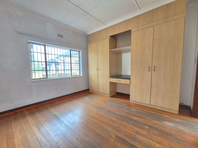 Enormous 4 Bedroom House For Sale In Dalview! - Photo 10