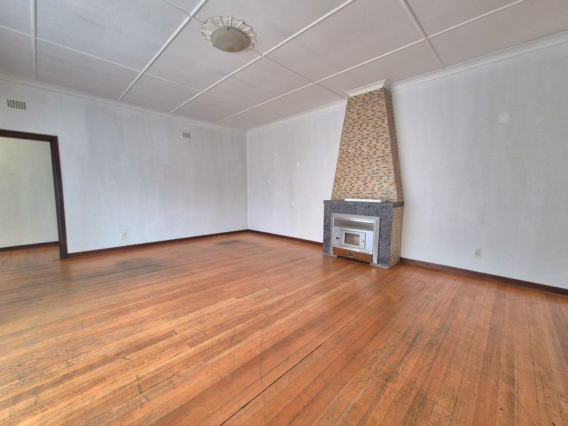 Enormous 4 Bedroom House For Sale In Dalview! - Photo 5