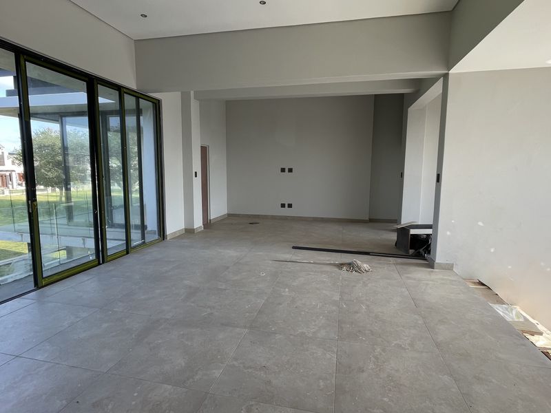 Modern 5-Bedroom Double-Storey Home for Sale in Copperleaf Golf Estate - Photo 10