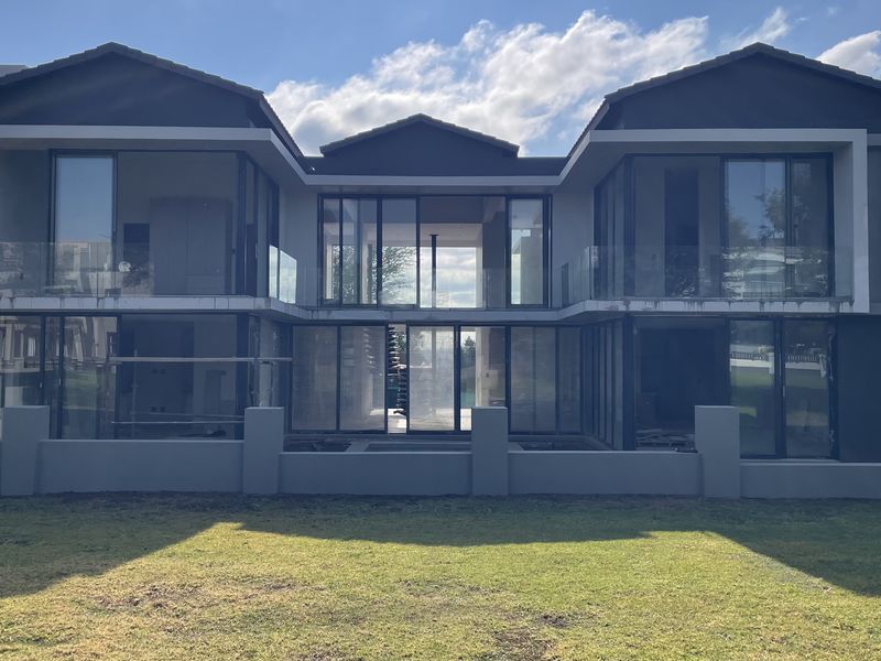 Modern 5-Bedroom Double-Storey Home for Sale in Copperleaf Golf Estate - Photo 9