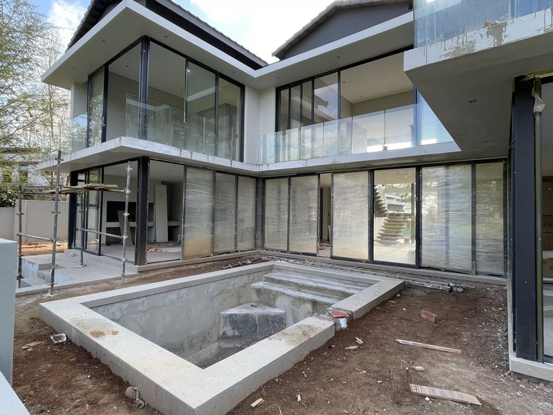 Modern 5-Bedroom Double-Storey Home for Sale in Copperleaf Golf Estate - Photo 2