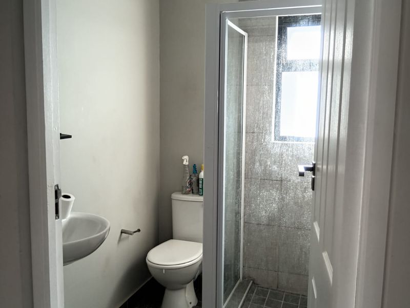 Modern 2 Bedroom House For Sale In Kidds Beach - Photo 10