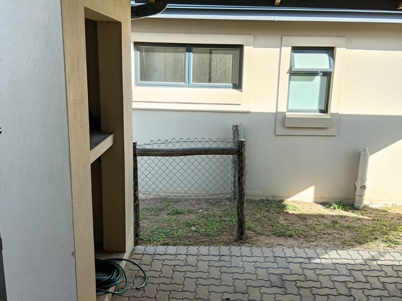 Modern 2 Bedroom House For Sale In Kidds Beach - Photo 7