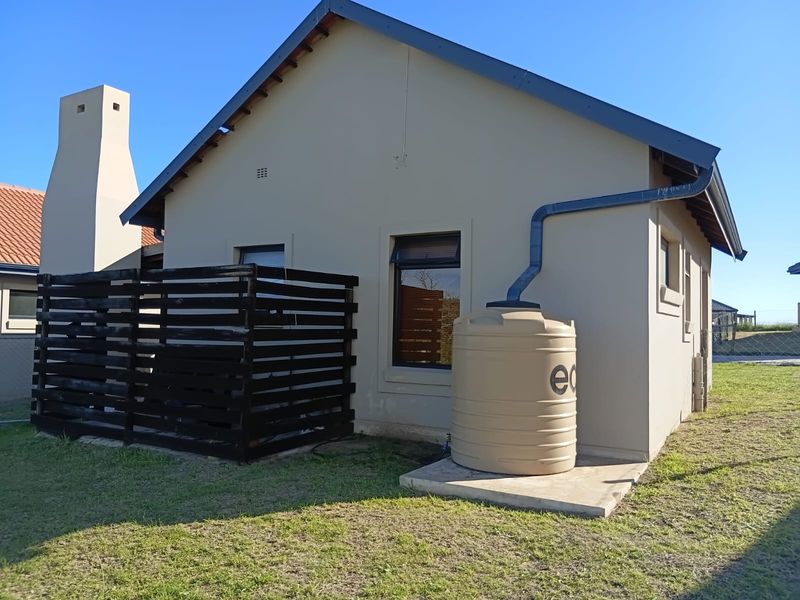 Modern 2 Bedroom House For Sale In Kidds Beach - Photo 3