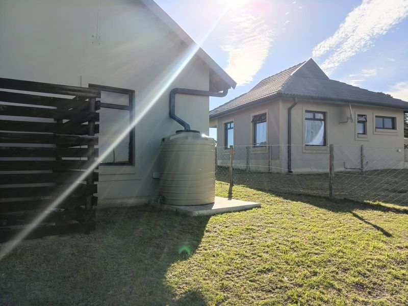 Modern 2 Bedroom House For Sale In Kidds Beach - Photo 2