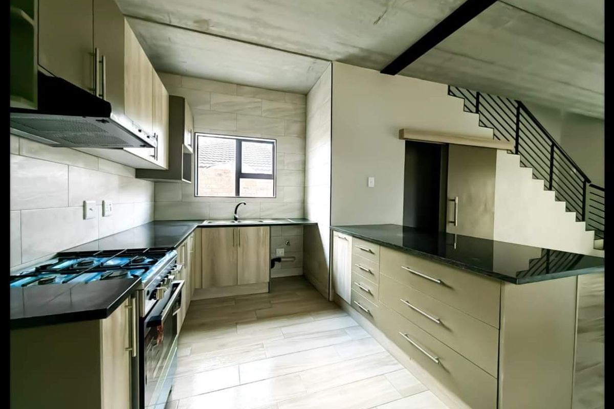 Modern 2 Bedroom Duplex for Sale in Secunda - Photo 2